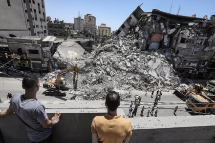 הריסות של בניינים אחרי התקפה ישראלית בעיר עזה, ב-5 ביוני 2021 (צילום: מוחמד זענון / אקטיבסטילס)