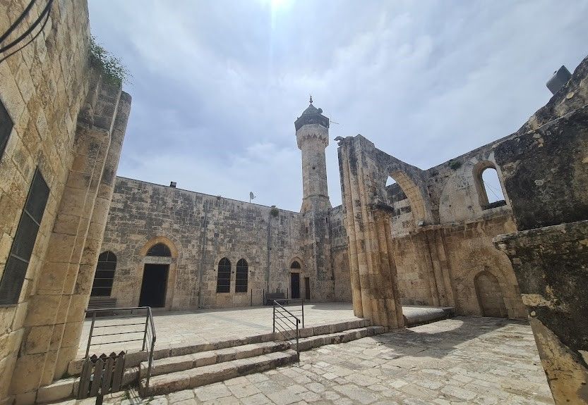 זו המורשת שלנו. מסגד שנבנה על שרידים עתיקים בסבסטיה (צילום: אורי ארליך)