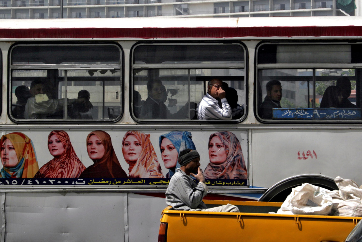 אוטובוס בקהיר, מרץ 2006 (מלאני פידלר, פלאש 90)