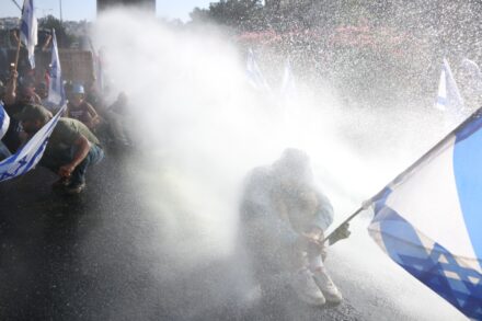 שימוש במכת"זית נגד מפגינים בירושלים, ב-24 ביולי 2023 (צילום: אורן זיו)