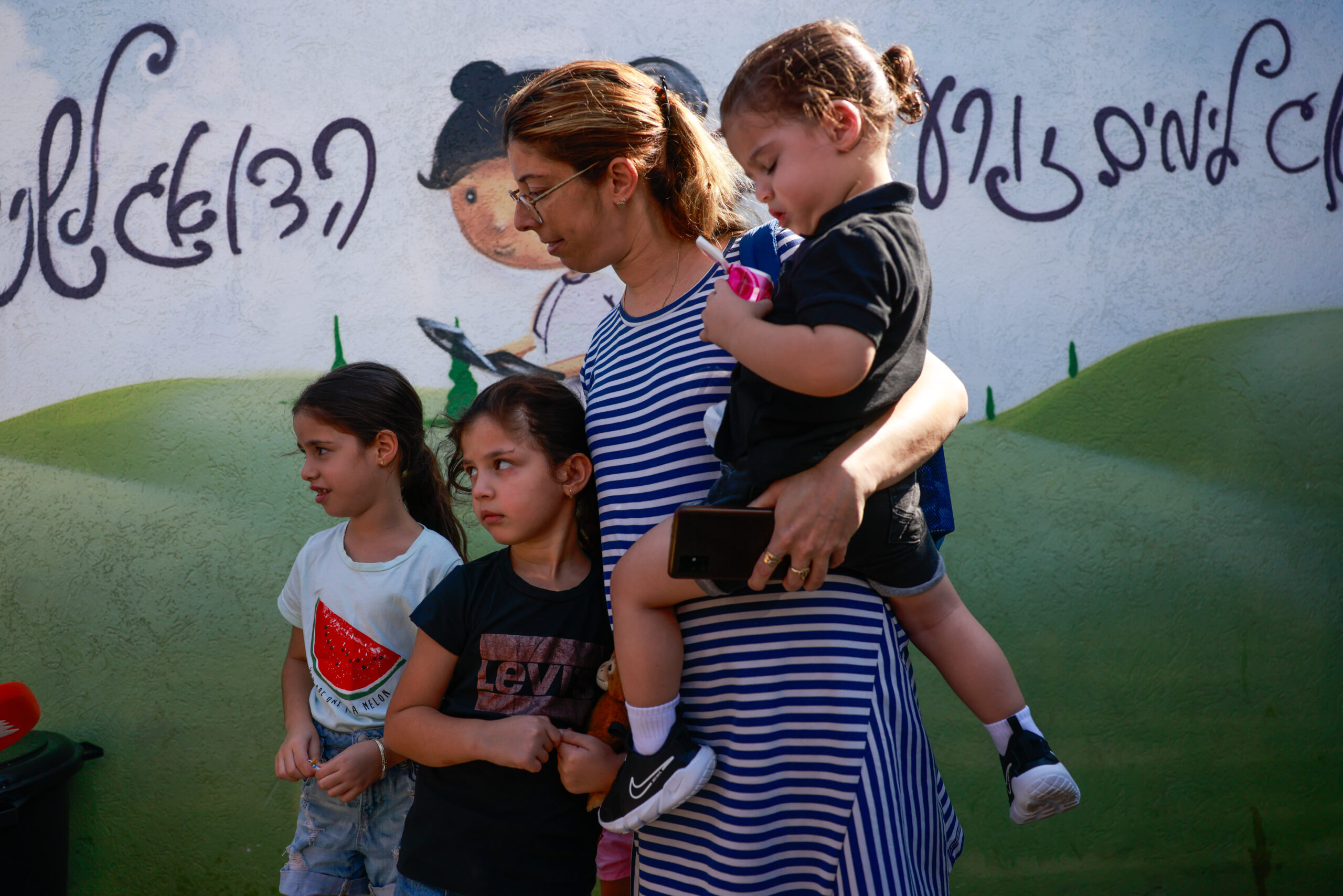 לבנות רשת הגנה פדגוגית. ילדים בשדרות אחרי ההתקפה של חמאס, אוקטובר 2023 (צילום: חיים גולדברג / פלאש 90)