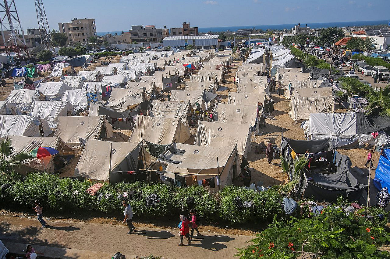 מחנה אוהלים זמני לעקורים בחאן יונס שבדרום רצועת עזה, ב-19 באוקטובר 2023 (צילום: עבד רחים חטיב / פלאש90)