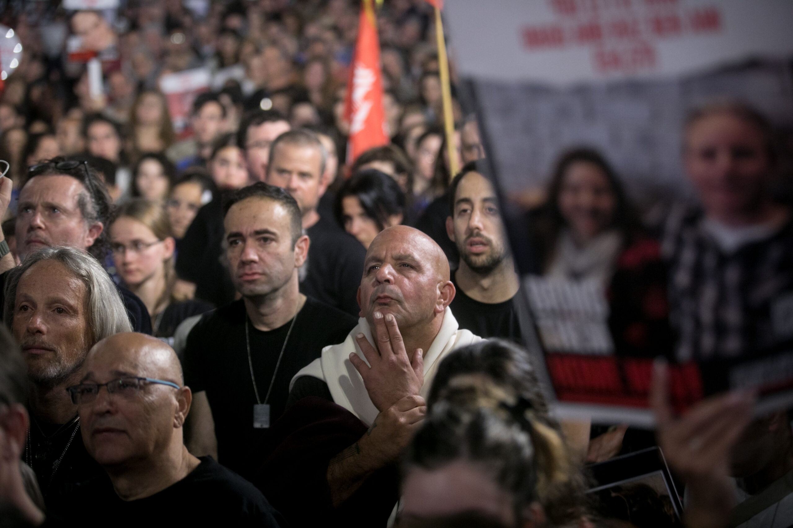 המחאה הציבורית עבדה. הפגנה בתל אביב למען שחרור בני הערובה, 18 בנובמבר (צילום: מרים אלסטר / פלאש 90)