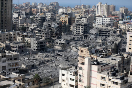 הריסות בשכונת אל-רימאל בלב העיר עזה אחרי הפצצה ישראלית, ב-23 באוקטובר 2023 (צילום: מוחמד זענון / אקטיבסטילס)