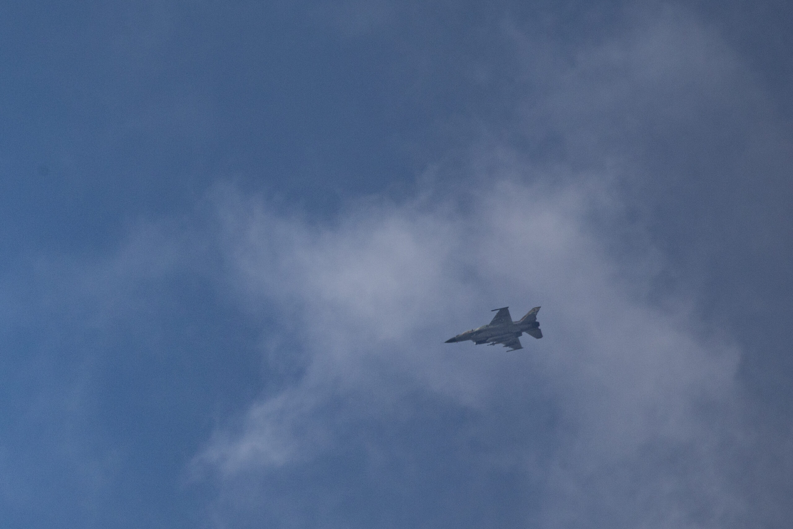 מייצרים מטרות יותר מהר ממה שחיל האוויר יכול לתקוף. מטוס חיל האוויר מעל עזה, 13 בנובמבר 2023 (צילום: יונתן זינדל / פלאש 90)