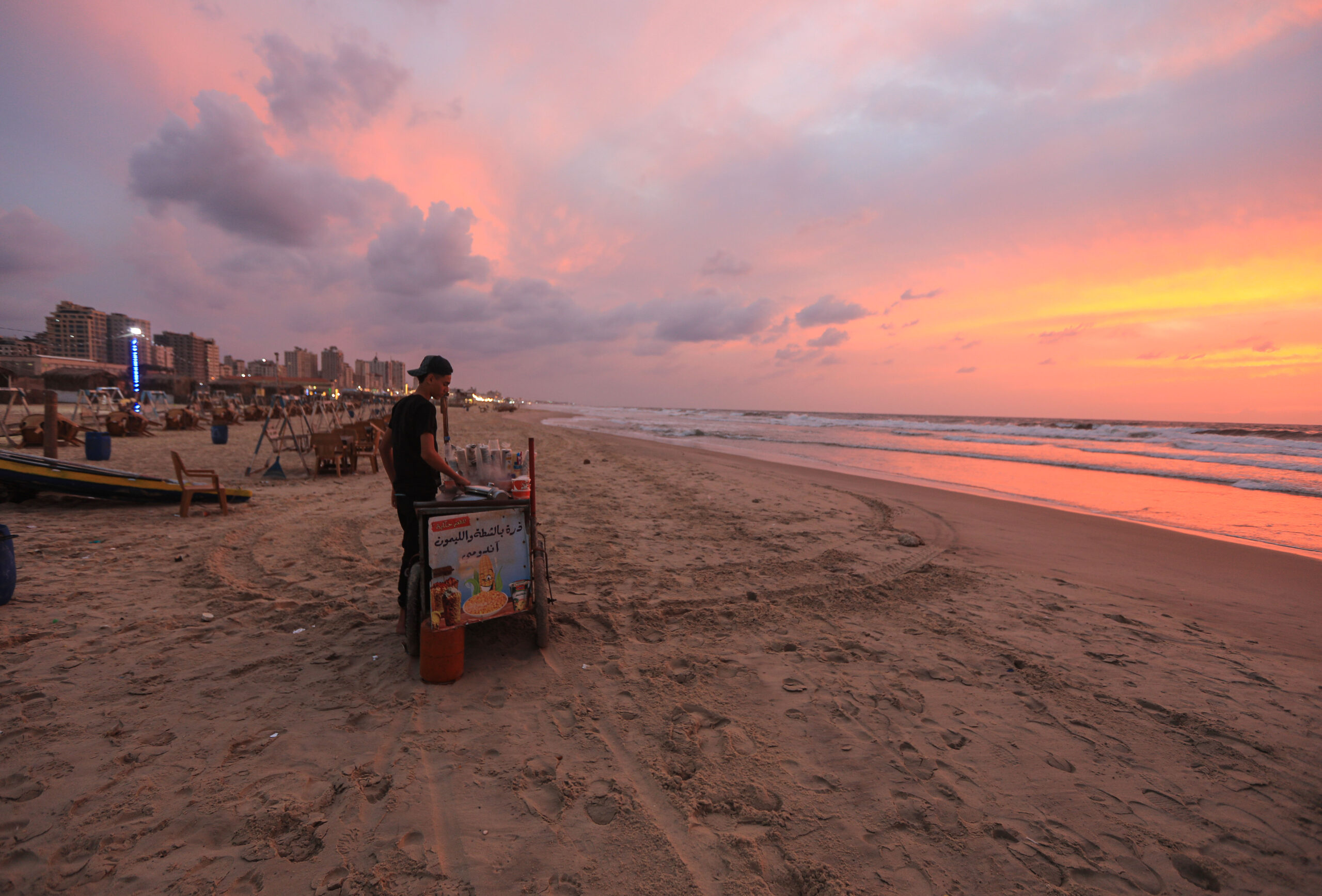 חוף הים בעיר עזה, ב-2 באוקטובר 2023 (צילום: יוסף מוחמד / פלאש90) 