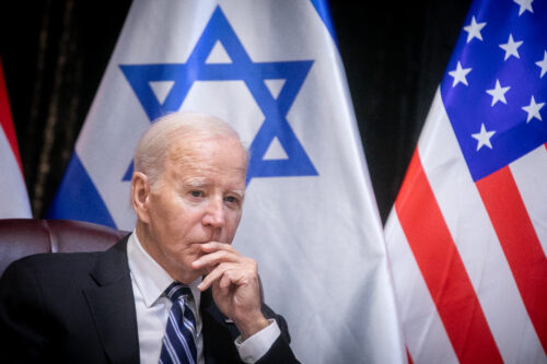 מנופי הלחץ שלו על ישראל הרבה יותר גדולים ממה שאולי נראה לו. הנשיא ג'ו ביידן בביקורו בישראל באוקטובר 2023 (צילום: מרים אלסטר / פלאש 90)