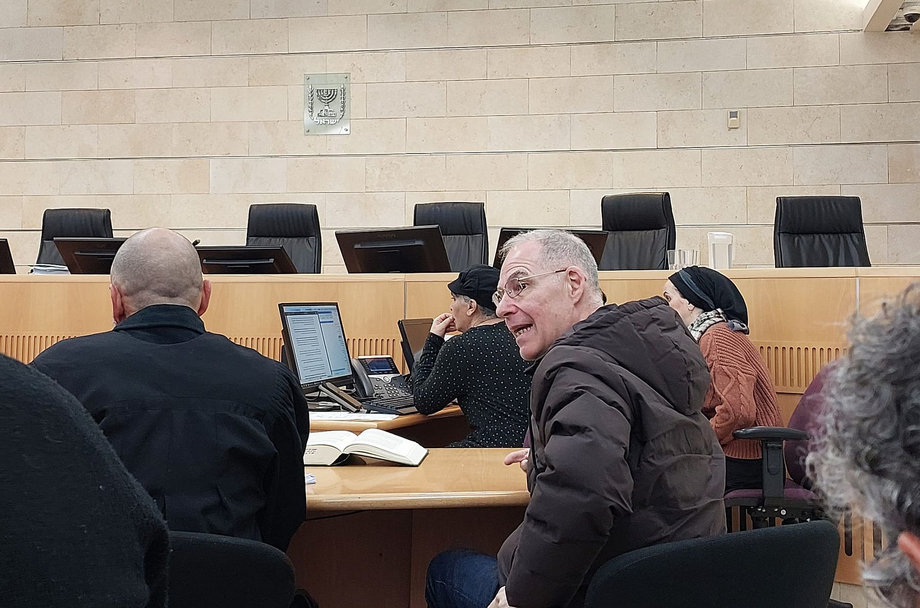 לפי עיריית פתח תקווה, תפקידו של מורה הוא "לעודד את התלמידים לשרת ביחידות נבחרות". מאיר ברוכין בבית הדין לעבודה (צילום: אורלי נוי)