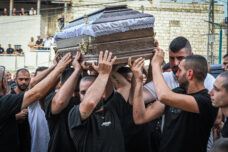 244 אזרחים ערבים נרצחו בשנה, רק כ-10% ממקרי הרצח פוענחו. לוויה של אחד מחמישה אזרחים שרצחו ביפיע ביוני 2023 (צילום: פלאש 90)