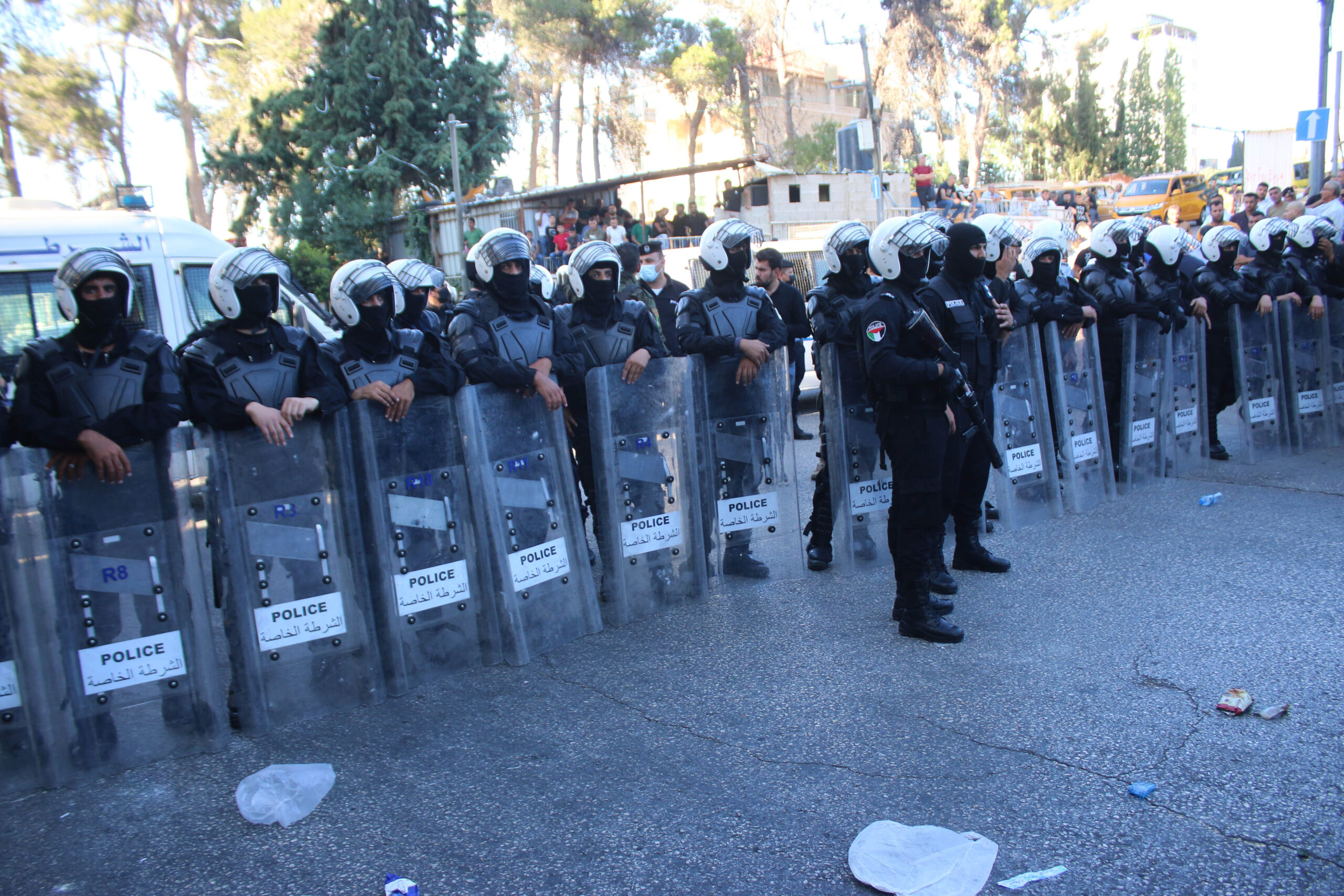 שוטרים פלסטיניים בזמן ההפגנות בעקבות מותו של ניזאר בנאת, 26 ביולי, 2021 (צילום: אקטיבסטילס) 26 June 2021