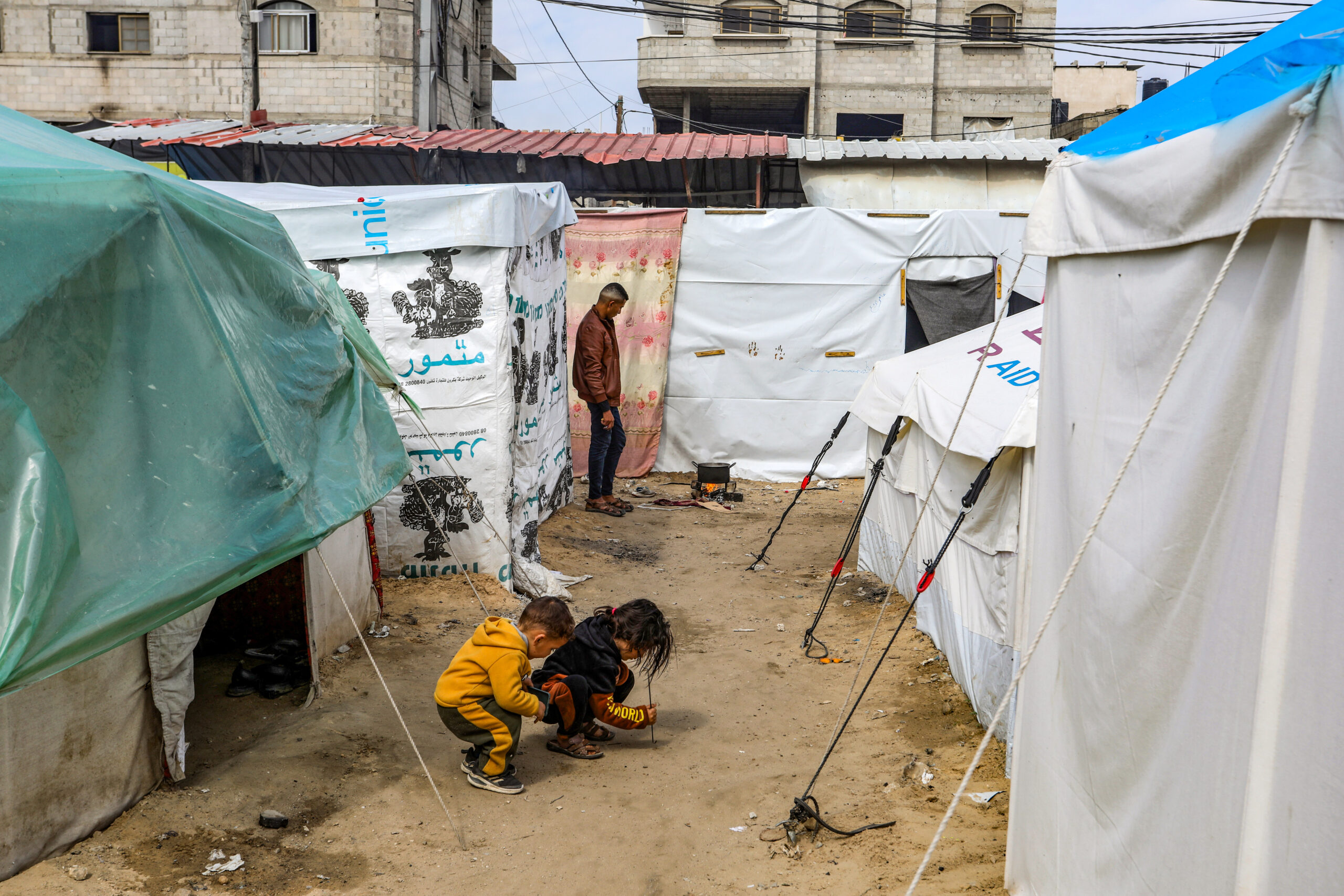 עקורים פלסטינים באוהלים ברפיח, ב-24 בפברואר 2024 (צילום: עבד רחים ח'טיב / פלאש90)