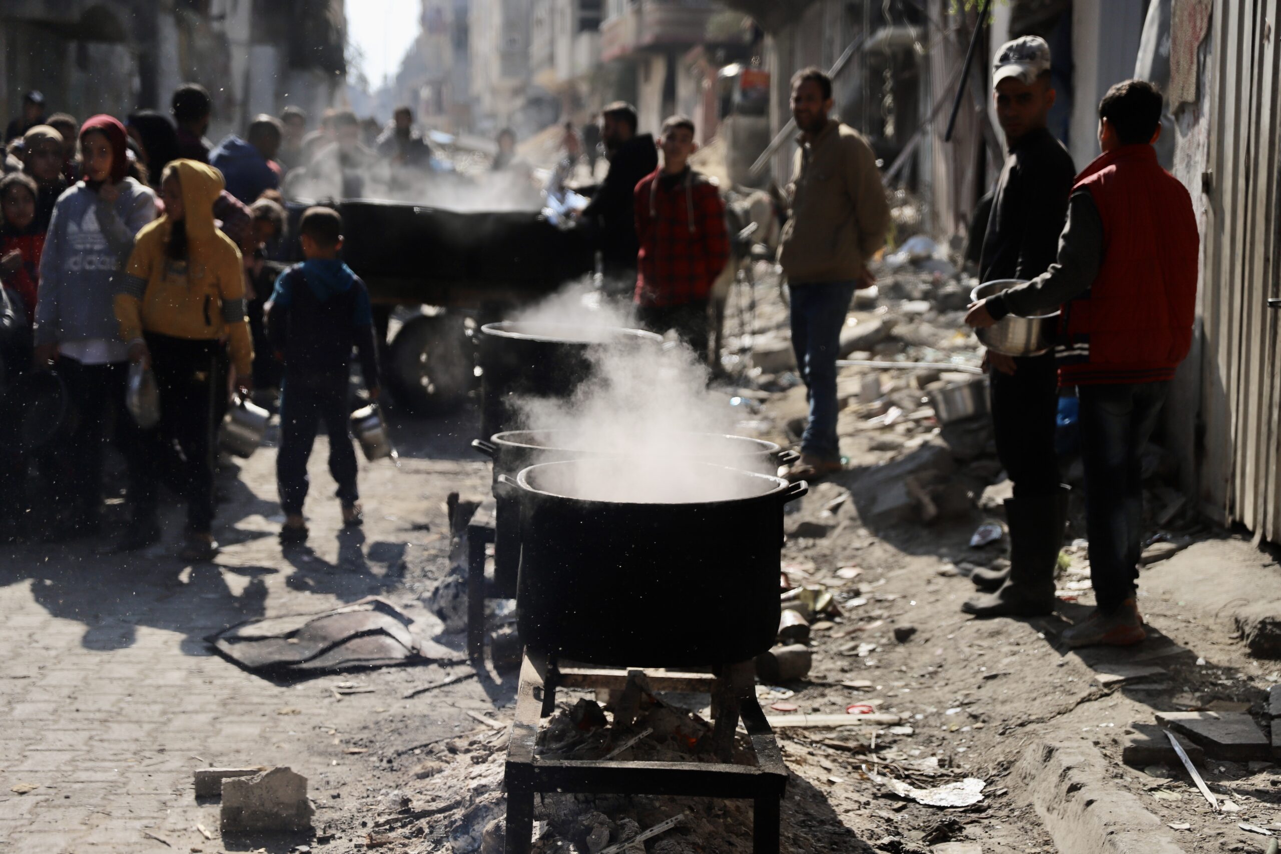 מבשלים מזון ברחוב, שג'אעייה, מרץ 2024 (צילום: מוחמד חאג'אר)