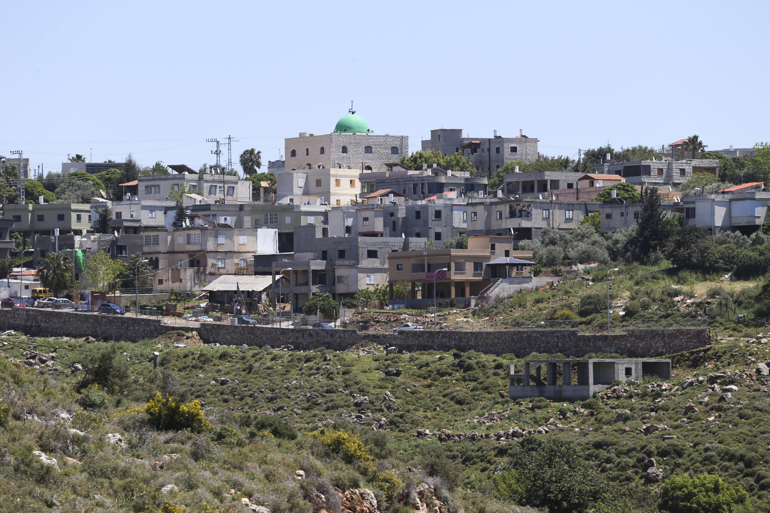 הכפר נפגע פחות מישובים אחרים בצפון מהטילים של חיזבאללה. מבט כללי על ערב אל-עראמשה, 2015 (צילום: נתי שוחט / פלאש 90)