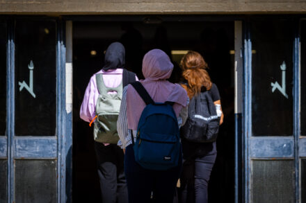 היסטוריה של התעלמות מהדיכוי של הפלסטינים במזרח ירושלים. סטונדטיות ערביות בקמפוס הר הצופים, אוקטובר 2022 (צילום: אוליביה פיטוסי / פלאש 90)