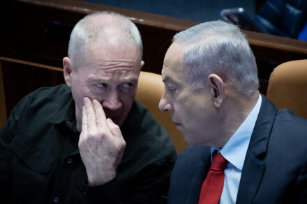 ראש הממשלה, בנימין נתניהו, ושר הביטחון, יואב גלנט, ב-13 במרץ 2024 (צילום: יונתן זינדל / פלאש90) ראש הממשלה, בנימין נתניהו, ושר הביטחון, יואב גלנט, ב-13 במרץ 2024 (צילום: יונתן זינדל / פלאש90)