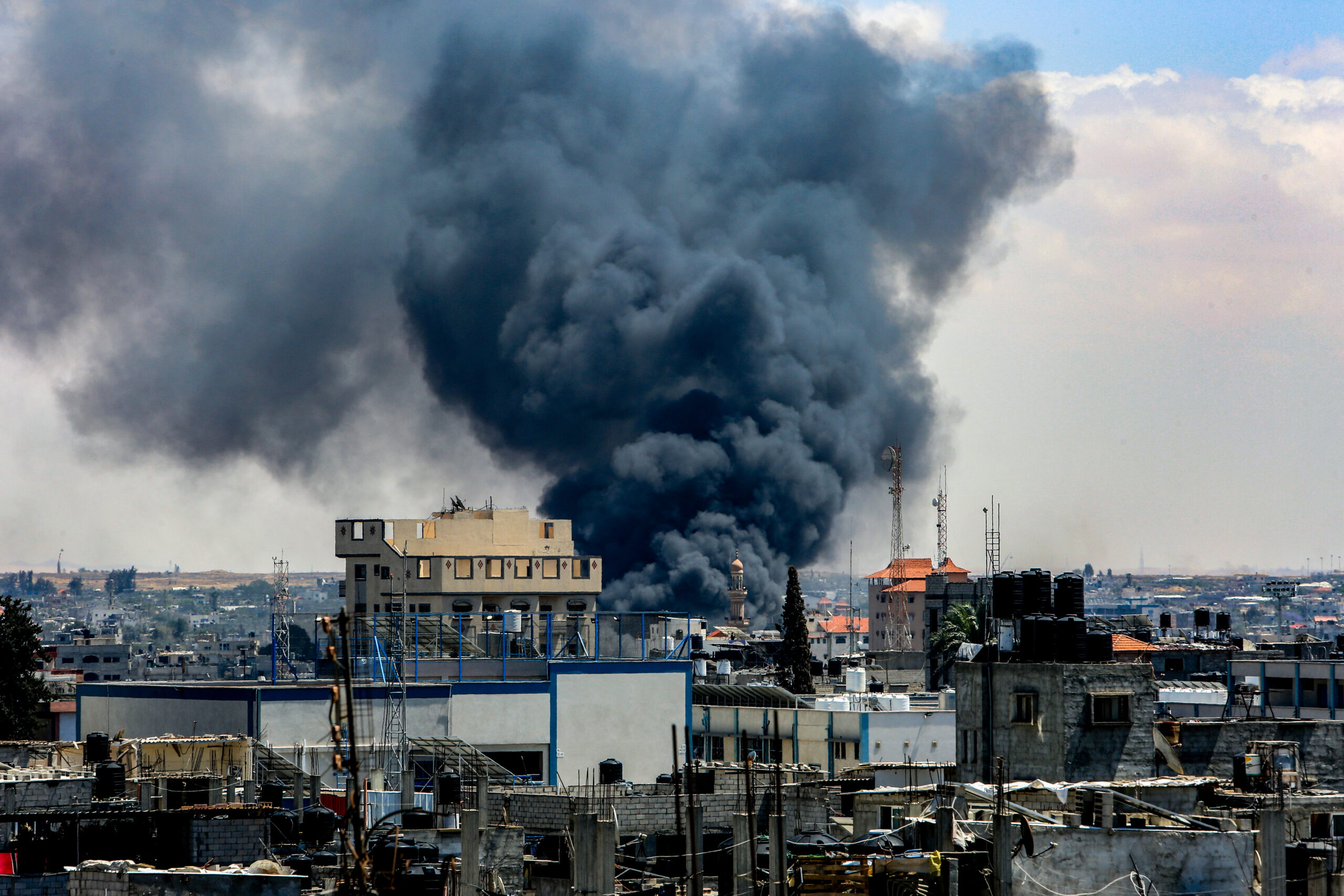 הפצצה ישראלית ברפיח שבדרום רצועת עזה, ב-7 במאי 2024 (צילום: עבד רחים ח'טיב / פלאש90)