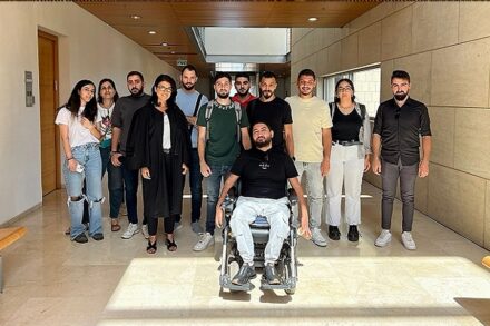 "בית המשפט שם קץ למחטף בחירות". סטודנטים מהתאים של חד"ש ובל"ד אחרי החלטת בית המשפט לדחות את הבחירות לאגודת הסטודנטים בחיפה (צילום: באדיבות תאי חד"ש ובל"ד)