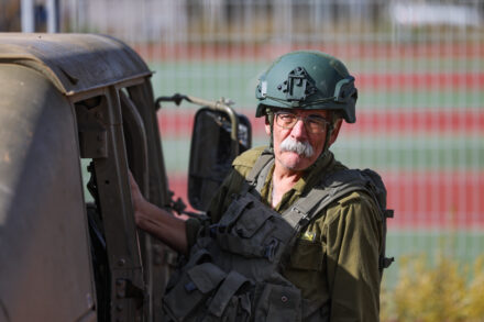 "כל מקום שהיה בו ישוב יהודי, לא משנה מתי, צריך להקים אותו מחדש". זאב (ז'אבו) ארליך לפני כניסתו ללבנון, 20 בנובמבר 2024 (צילום: חיים גולדברג / פלאש90) "כל מקום שהיה בו ישוב יהודי, לא משנה מתי, צריך להקים אותו מחדש". זאב (ז'אבו) ארליך לפני כניסתו ללבנון, 20 בנובמבר 2024 (צילום: חיים גולדברג / פלאש90)