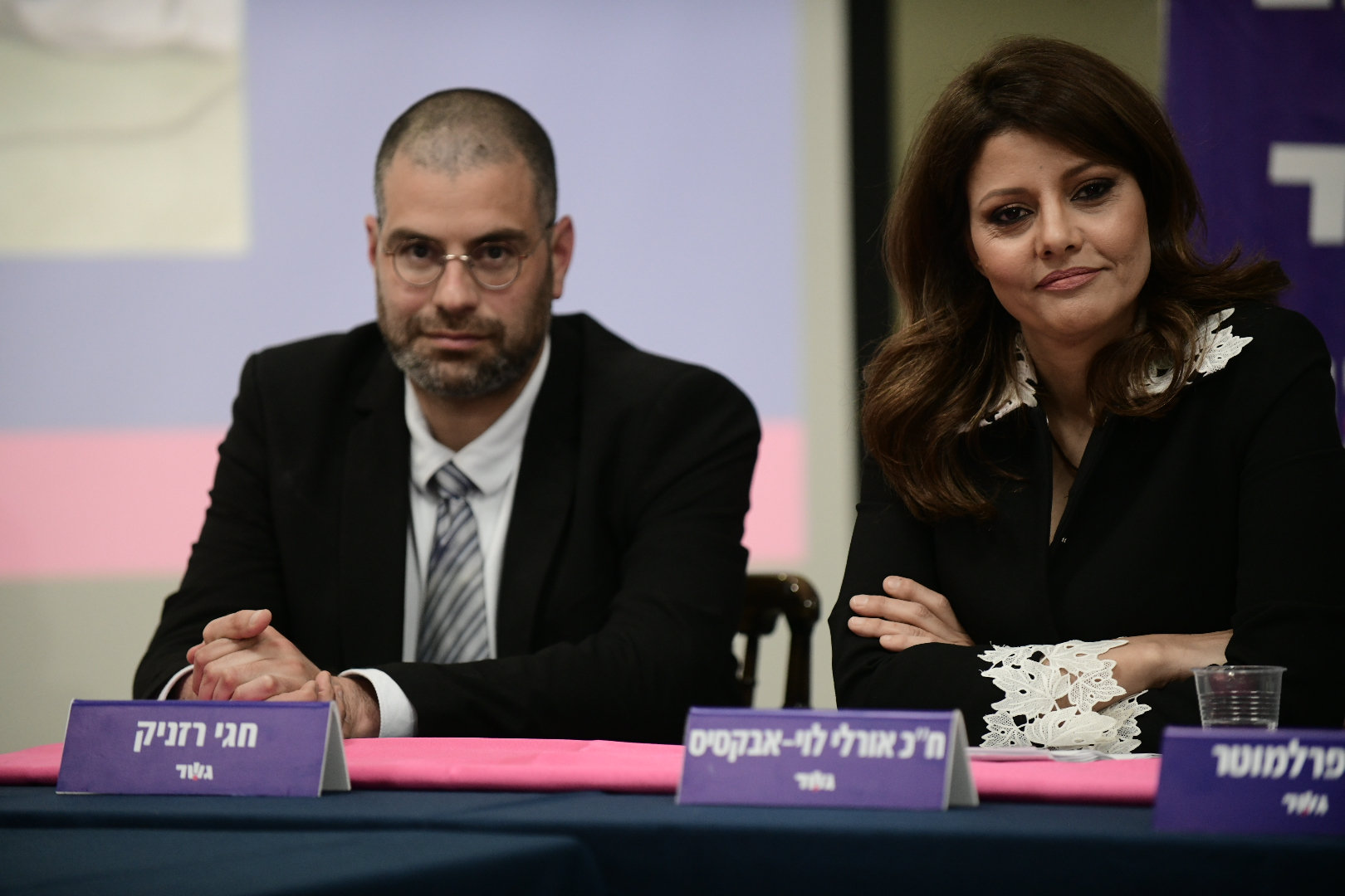 חגי רזניק ואורלי לוי אבקסיס במסיבת עיתונאים של מפלגת גשר, ב-10 במרץ 2019 (צילום: תומר נויברג / פלאש90)
