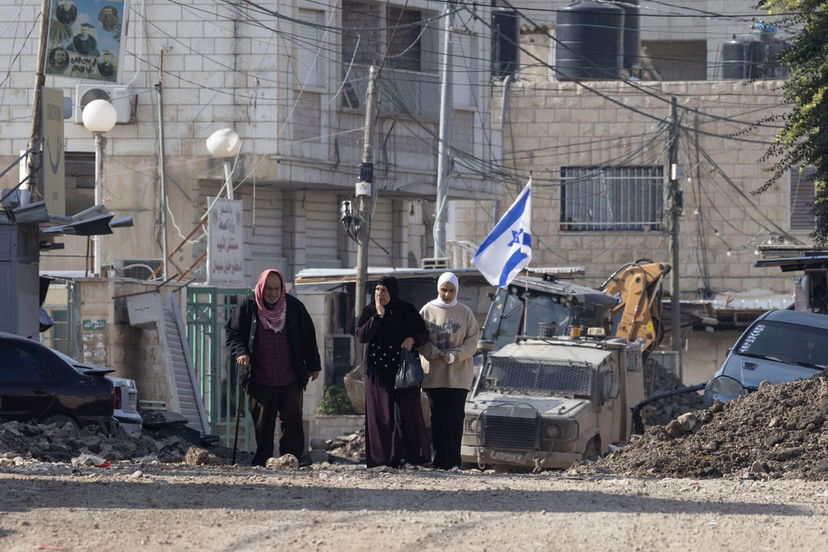 כוחות צבא בכניסה לבית החולים הממשלתי בג׳נין, סמוך לכניסה הראשית למחנה הפליטים, 28 בינואר 2025 (צילום: אורן זיו)