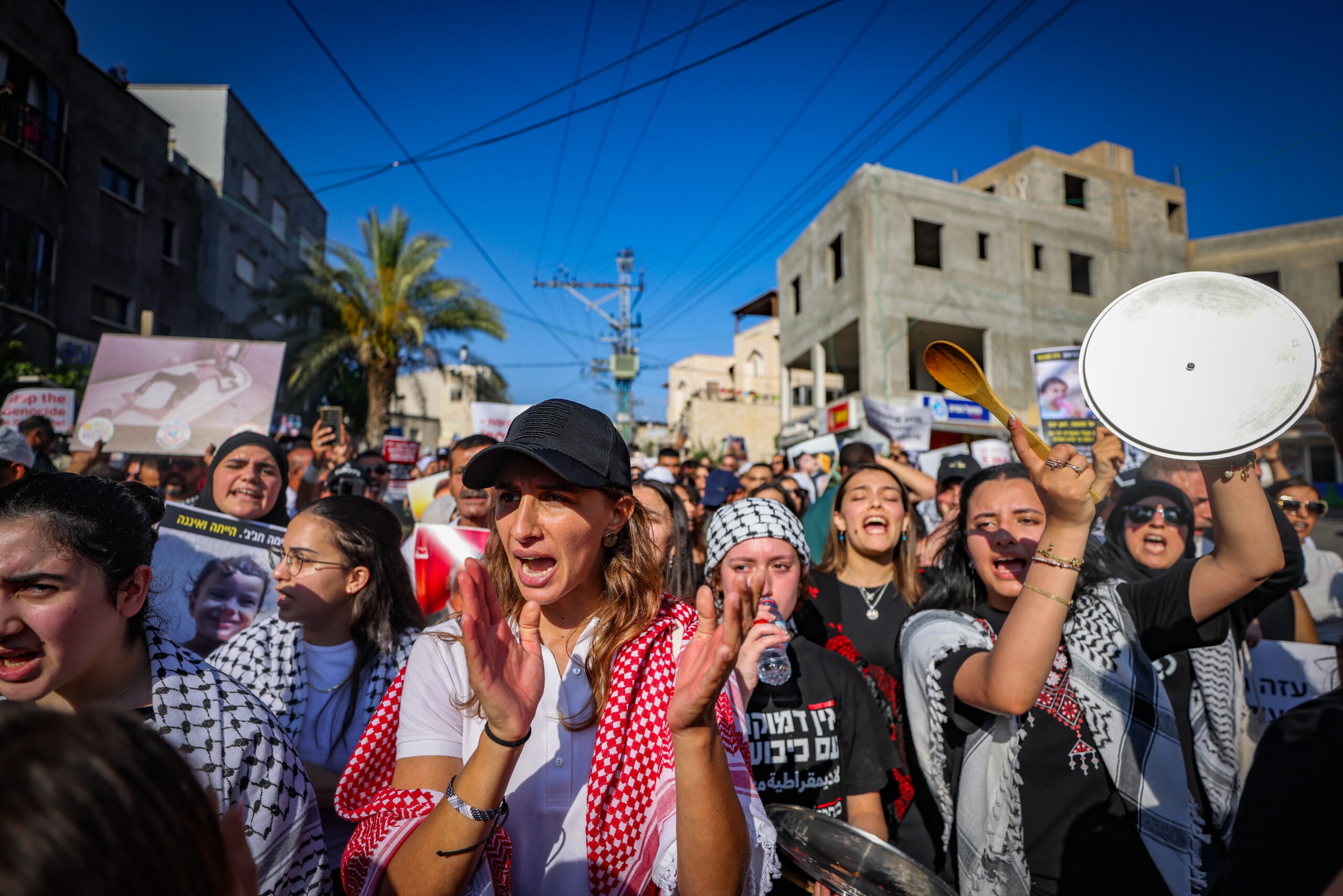 המאבק האמיתי אינו על עוד מנדט לרשימה המשותפת אלא על הזכות להגדיר את עצמנו כפלסטינים. הפגנה נגד המלחמה בסכנין, 25 ביולי 2025 (צילום: ג'מאל עווד / פלאש90)