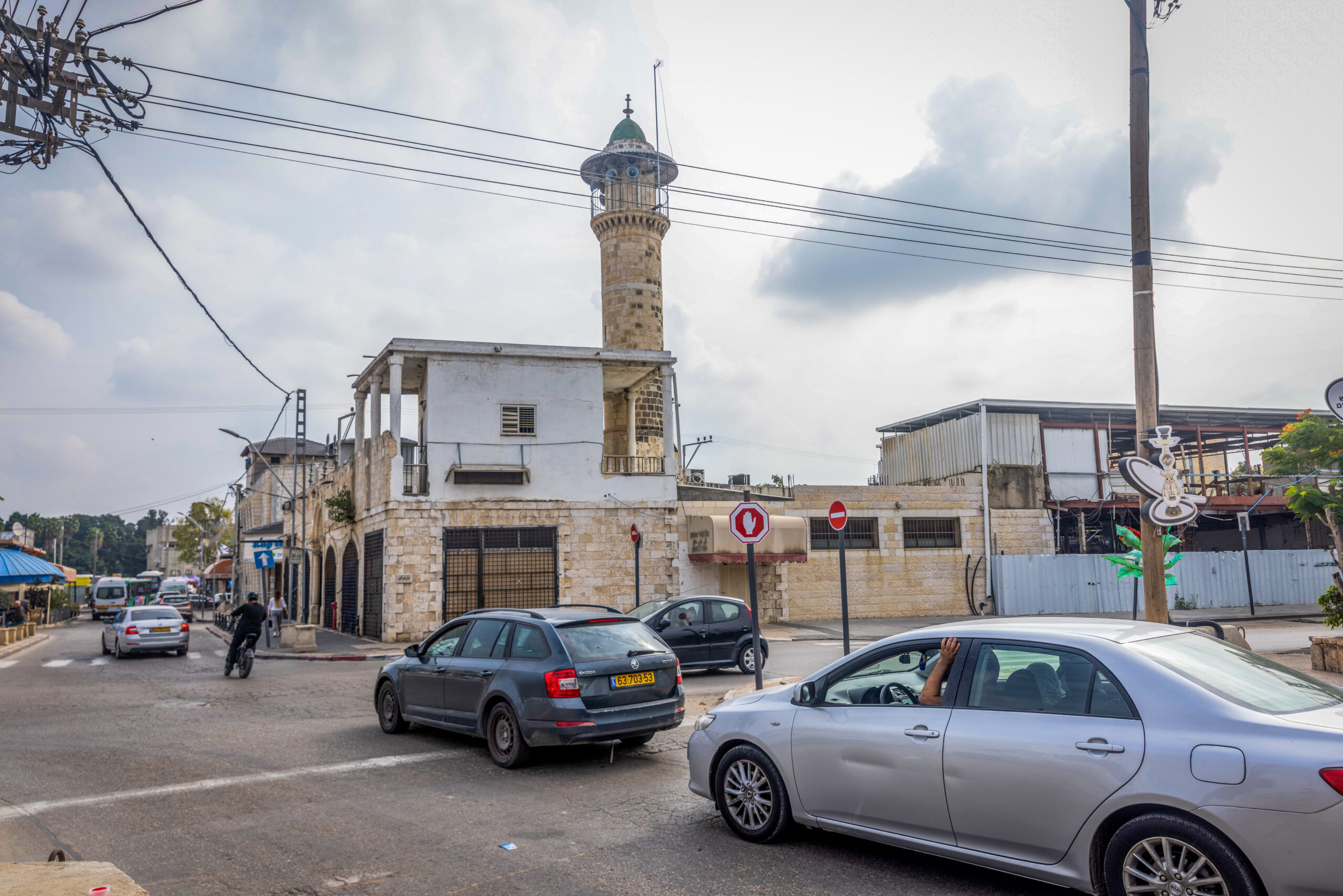 יהודים יוצאי צפון אפריקה התיישבו בבתי העיר הפלסטינית שתושביה גורשו ב-1948. מרכז העיר לוד, נובמבר 2022 (צילום: יוסי אלוני / פלאש90)