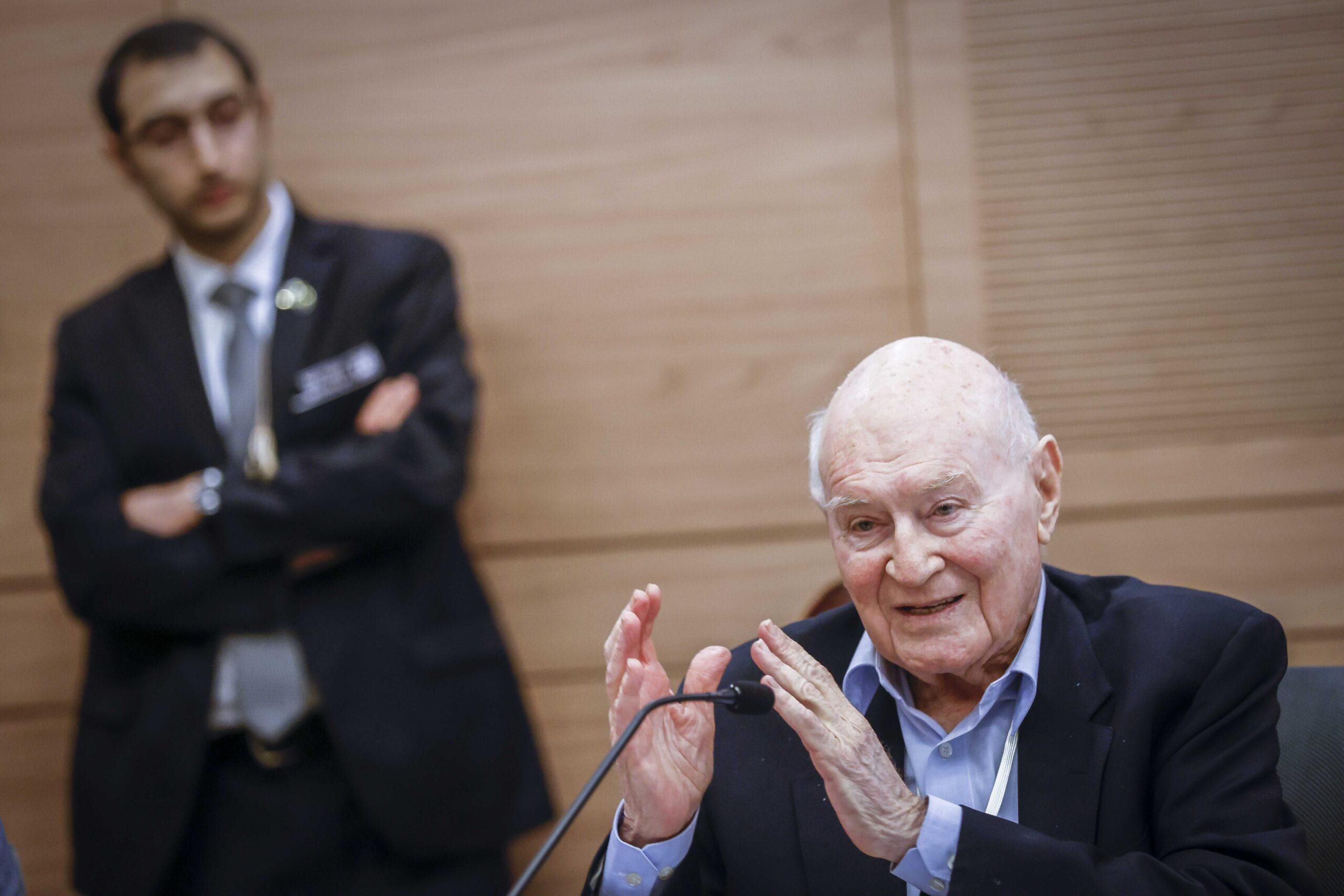 בדיון על הדמוקרטיה הוא שם בצד את המצב בשטחים. השופט בדימוס יצחק זמיר, ינואר 2023 (צילום: אוליביה פיטוסי / פלאש90)