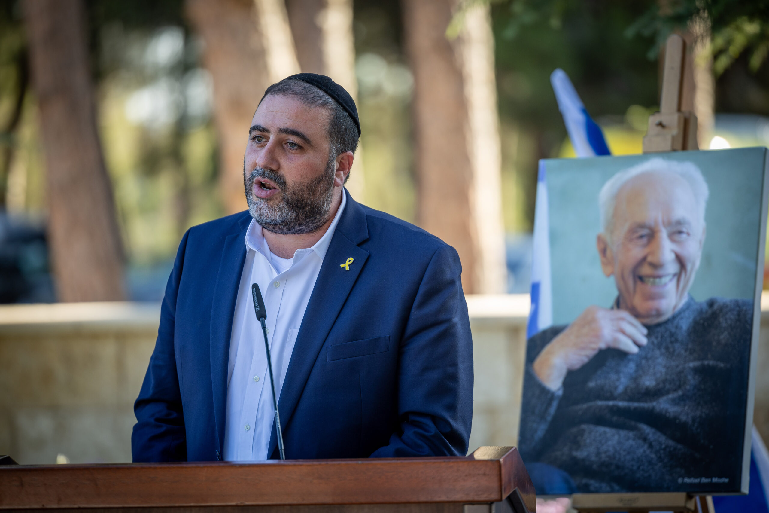 יצא נגד הציונות הדתית בעניין העסקה להחזרת החטופים. משה ארבל מש"ס באזכרה לשמעון פרס, ספטמבר 2024 (צילום: יונתן זינדל / פלאש90)