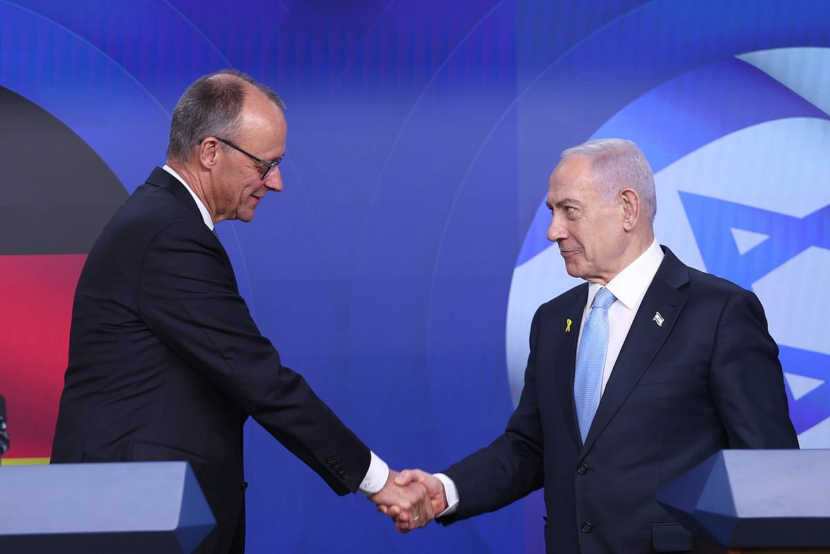 קנצלר גרמניה פרידריך מרץ במסיבת עיתונאים משותפת עם ראש הממשלה בנימין נתניהו בירושלים, ב-7 בדצמבר 2025 (צילום: אלכס קולומויסקי / פול)