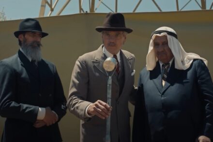 למרות הקשיים שיצרה המלחמה, הבמאית אן-מארי ג'אסר התעקשה לצלם בפלסטין. צילום מסך מתוך הסרט "פלסטין 36" למרות הקשיים שיצרה המלחמה, הבמאית אן-מארי ג'אסר התעקשה לצלם בפלסטין. צילום מסך מתוך הסרט "פלסטין 36"