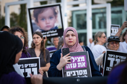 שותפות יהודית-ערבית בהובלה נחשבת חיונית בארגוני חברה אזרחית. למה היא פסולה במפלגה? הפגנה נגד המלחמה בתל אביב, 22 ביולי 2025 (צילום: אריק מרמור / פלאש90) שותפות יהודית-ערבית בהובלה נחשבת חיונית בארגוני חברה אזרחית. למה היא פסולה במפלגה? הפגנה נגד המלחמה בתל אביב, 22 ביולי 2025 (צילום: אריק מרמור / פלאש90)
