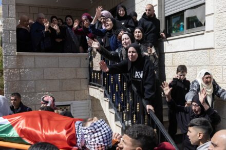 הלווית שלושת ההרוגים בכפר ח'ירבת אבו פאלח (צילום: אורן זיו)