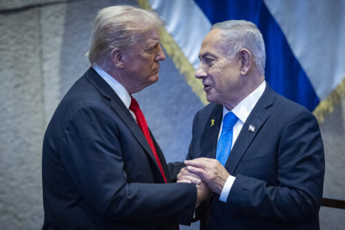 התביעה הישראלית מארה"ב היא לשמר את מעמדה כבריון הגרעיני היחיד באזור. דונלנד טראמפ ובנימין נתניהו בכנסת, 13 באוקטובר 2025 (צילום: יונתן זינדל / פלאש90) התביעה הישראלית מארה"ב היא לשמר את מעמדה כבריון הגרעיני היחיד באזור. דונלנד טראמפ ובנימין נתניהו בכנסת, 13 באוקטובר 2025 (צילום: יונתן זינדל / פלאש90)