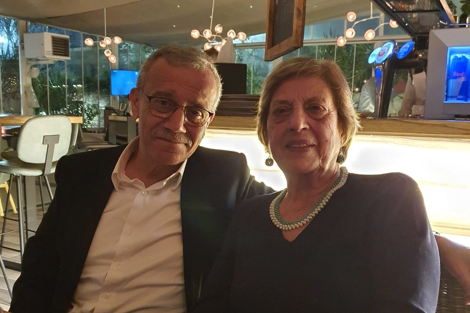 נסעה לפגוש אותו. נאילה זיאד, אלמנתו של תאופיק, עם אחמד קעבור (באדיבות נאילה זיאד)