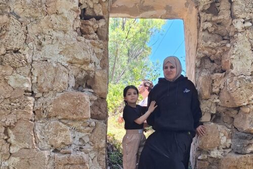 היוזמה עברה לוועדים מקומיים. סיור להריסות המסגד בכפר מסכה, 22 באפריל 2026 (צילום: מירון רפופורט) היוזמה עברה לוועדים מקומיים. סיור להריסות המסגד בכפר מסכה, 22 באפריל 2026 (צילום: מירון רפופורט)