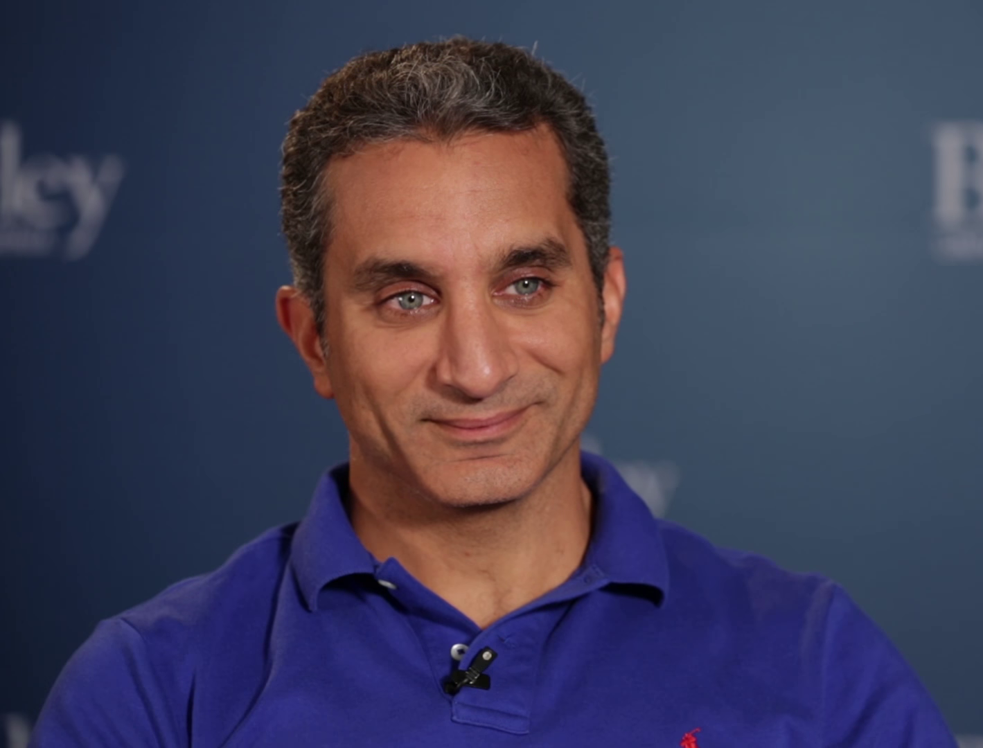 Bassem_Youssef_in_an_interview_at_the_University_of_California,_Berkeley ד"ר באסם יוסף, קרדיולוג וקומיקאי מצרי אמריקאי