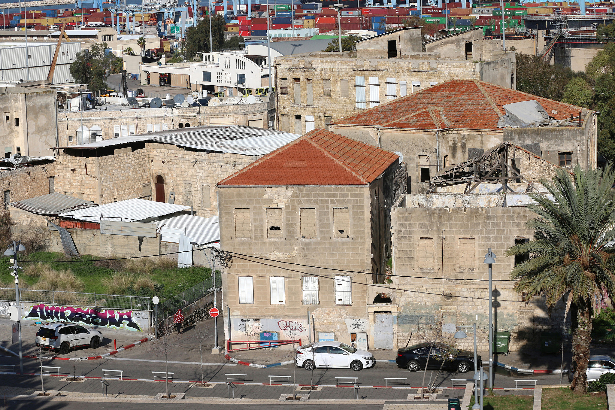 ההבנה שרוב תושבי חיפה הפלסטינים גורשו הופכת את האובדן למטלטל. שכונה פלסטינית נטושה בחיפה (צילום: אחמד אל-באז)
