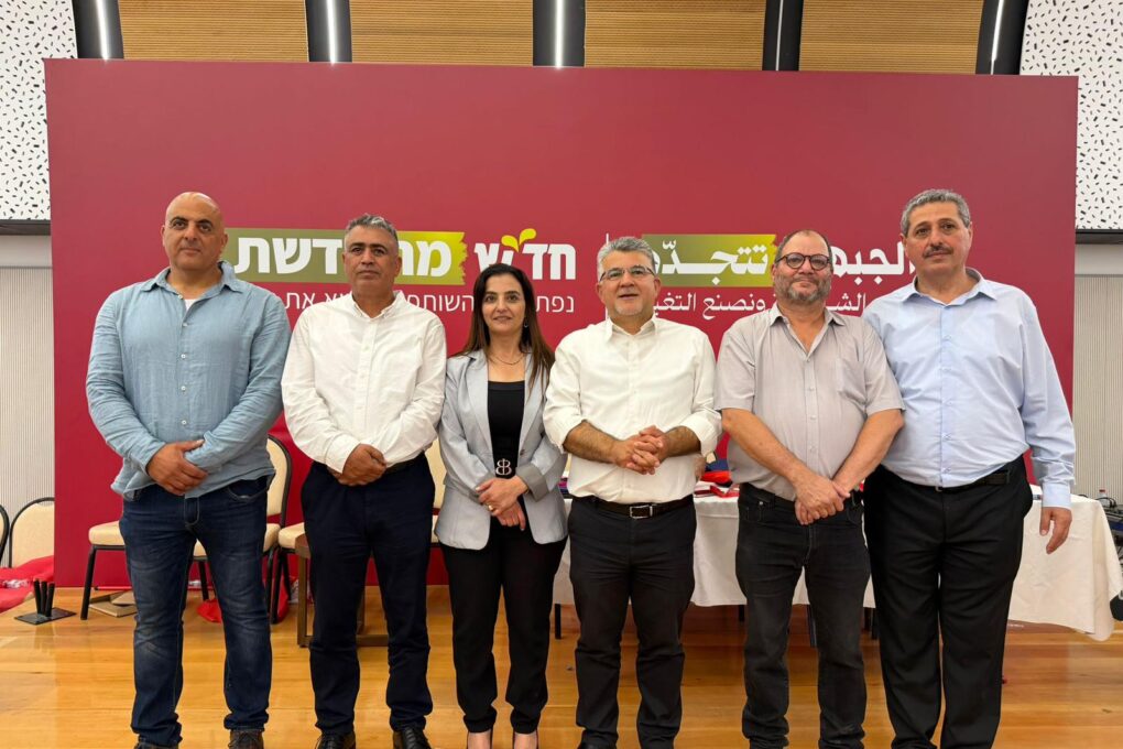 המפלגה נאלצה לבדוק, ההנהגה נאלצה לדון, מועמד נאלץ להשיב לטענות על הטרדה מינית. ששת המועמדים הראשונים ברשימת חד"ש לכנסת. משמאל לימין: איאס נאטור, יוסף אלעטאונה, ניהאיה ושאחי, יוסף ג'בארין, עופר כסיף וג'עפר פרח (צילום: דוברות חד"ש) המפלגה נאלצה לבדוק, ההנהגה נאלצה לדון, מועמד נאלץ להשיב לטענות על הטרדה מינית. ששת המועמדים הראשונים ברשימת חד"ש לכנסת. משמאל לימין: איאס נאטור, יוסף אלעטאונה, ניהאיה ושאחי, יוסף ג'בארין, עופר כסיף וג'עפר פרח (צילום: דוברות חד"ש)
