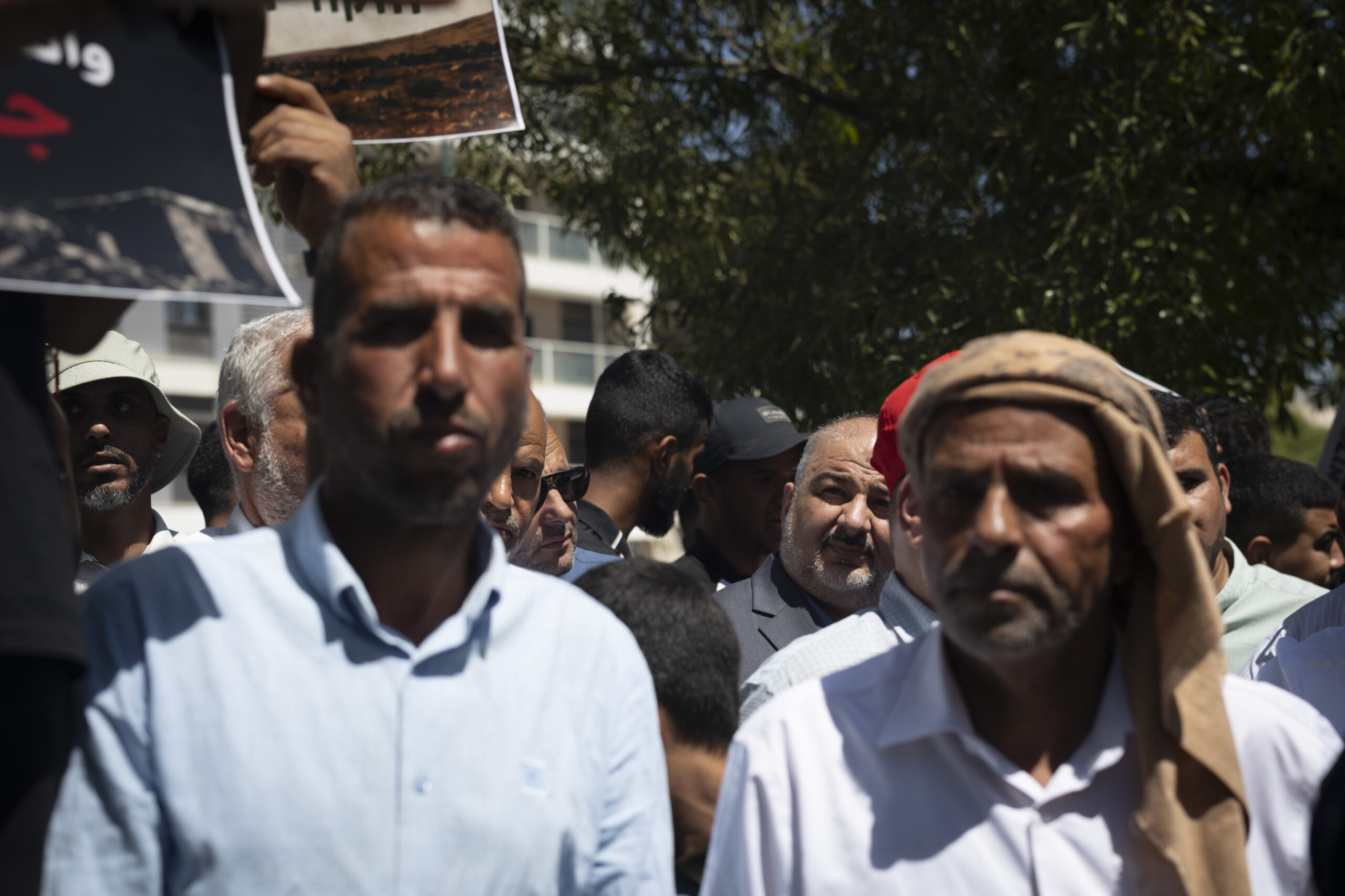 חבר הכנסת מנסור עבאס בהפגנה בנגב נגד הריסת הבתים (צילום: אורן זיו)