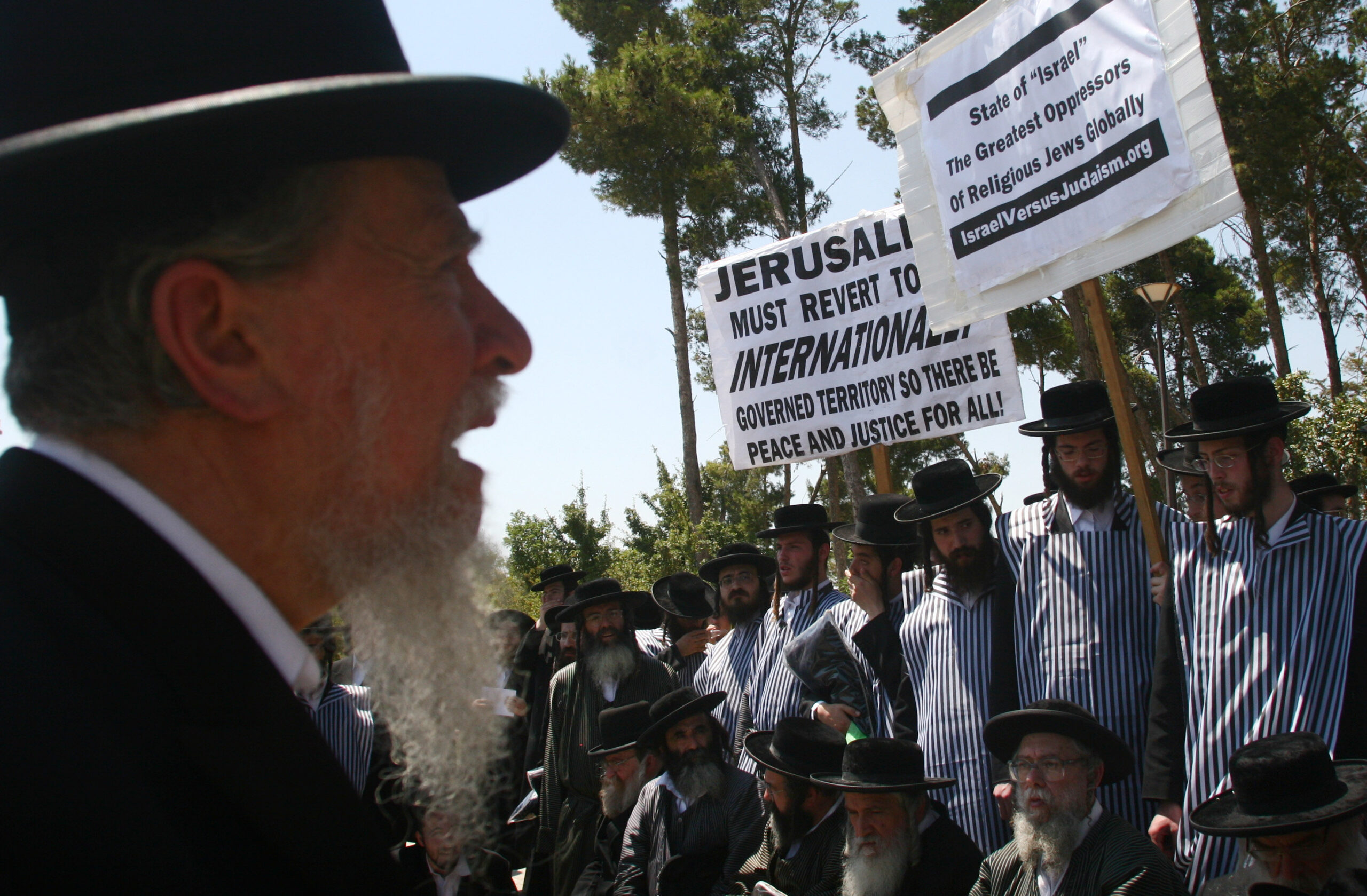 קבוצות חרדיות התנגדו ומתנגדות לציונות מראשיתה. הפגנה מול משרדי האו"ם בירושלים, יולי 2007 (צילום: אוראל כהן / פלאש90)