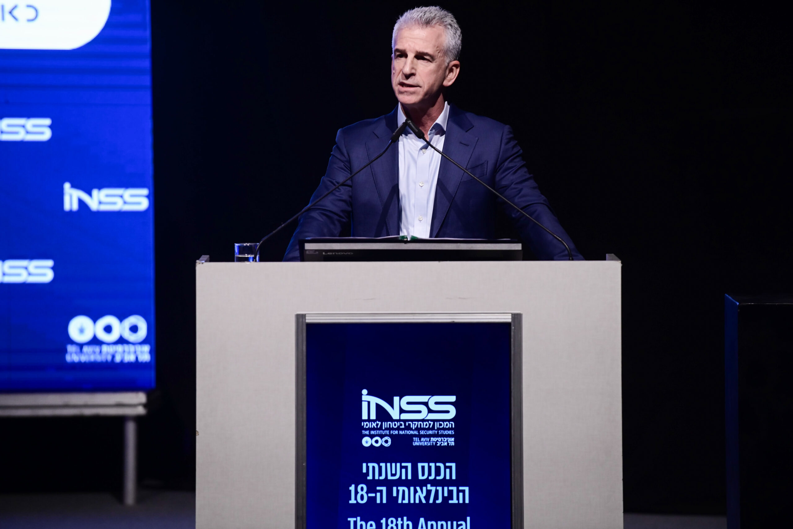 קשר בין המכון ובין קהילת המודיעין. ראש המוסד לשעבר דדי ברנע נאום באירוע של INSS, 25 בפברואר 2025 (צילום: תומר נויברג / פלאש90)