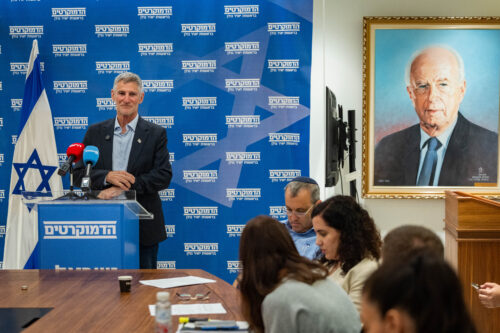 מועמדים ערבים בדמוקרטים מושכים יותר ימינה מהיהודים