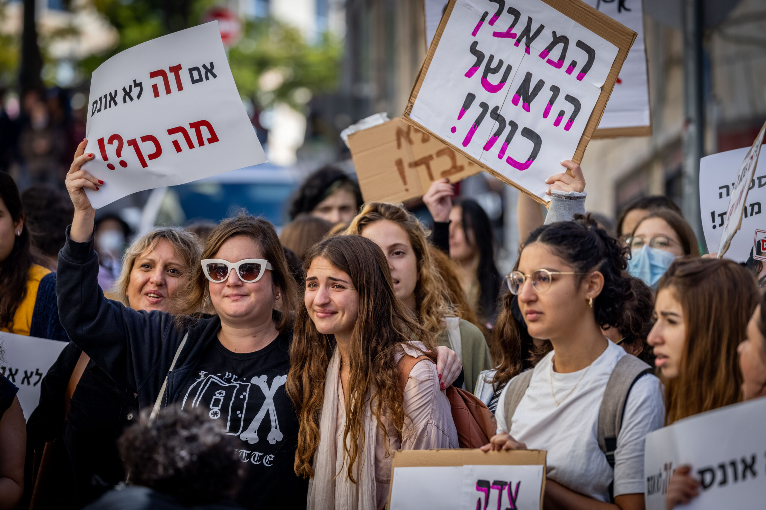 עדות אינה בהכרח הרשעה. הפגנה בהזדהות עם קים אריאל ארד שהותקפה מינית,אוקטובר 2021 (צילום: יונתן זינדל / פלאש90)