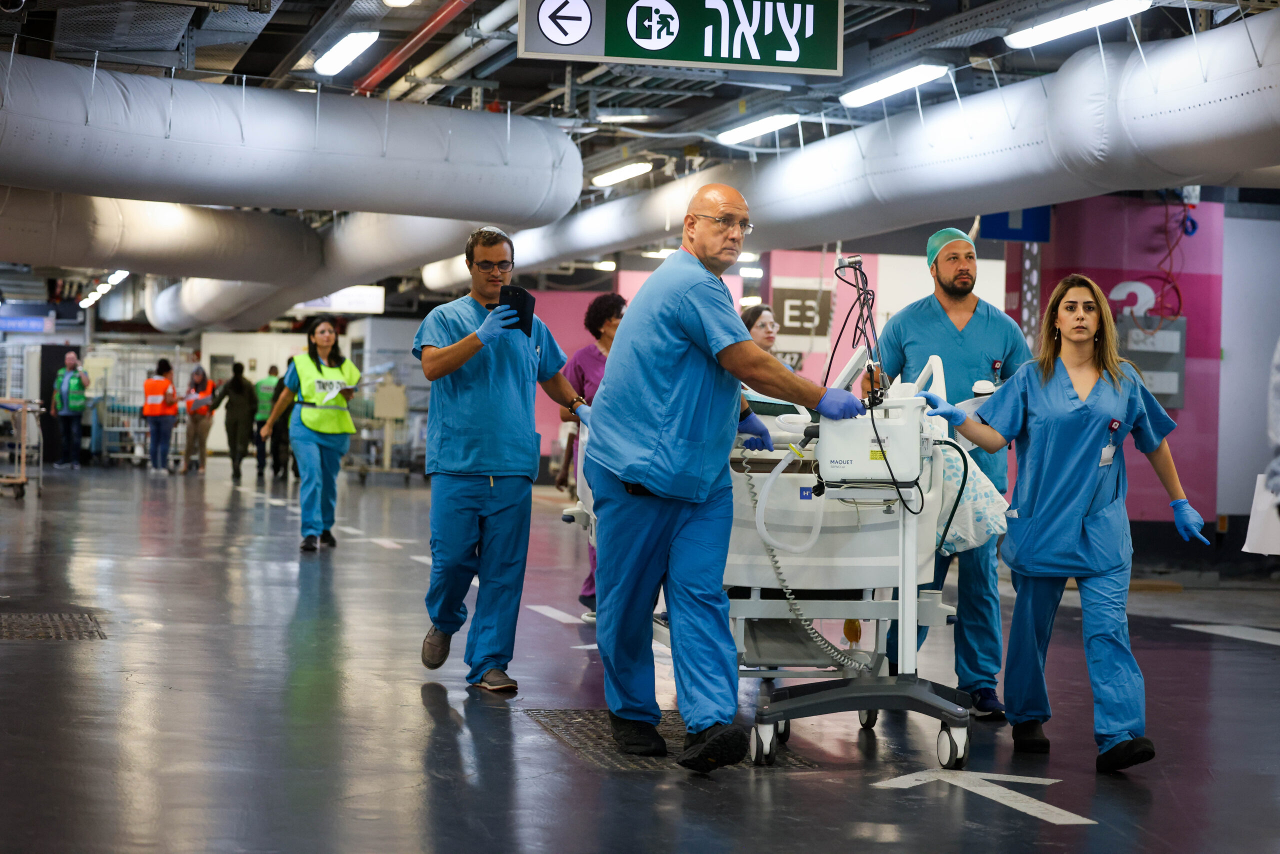 מנכ"ל משרד הבריאות גיבה את הרופאים הערבים ברמב"ם, אבל זה לא מספיק. צוות רפואי ברמב"ם, ספטמבר 2024 (צילום: חיים גולדברג / פלאש90) מנכ"ל משרד הבריאות גיבה את הרופאים הערבים ברמב"ם, אבל זה לא מספיק. צוות רפואי ברמב"ם, ספטמבר 2024 (צילום: חיים גולדברג / פלאש90)