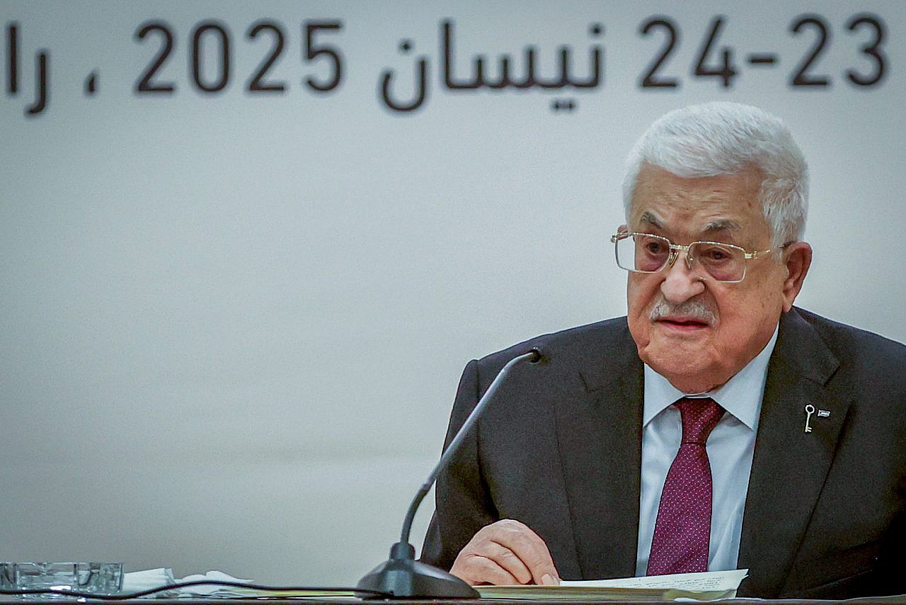 נשיא הרשות הפלסטינית, מחמוד עבאס, ברמאללה, ב-23 באפריל 2025 (צילום: פלאש90)