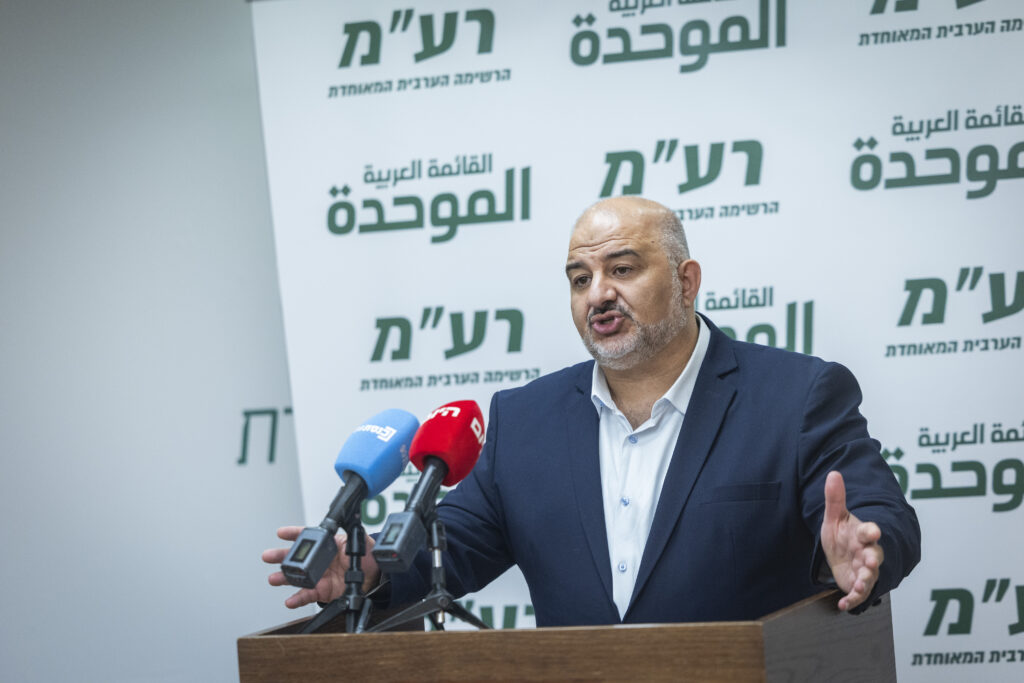 יו"ר רע"מ, מנסור עבאס, בישיבת סיעה בכנסת, ב-29 ביוני 2026 (צילום: חיים גולדברג / פלאש90)