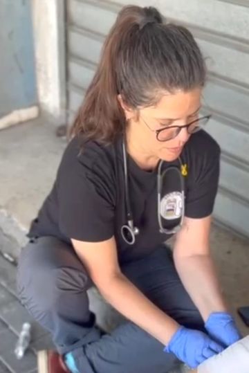 גם חיילים פוסט טראומטיים מגיעים לרחוב. ד"ר יעל גילרמן, מתנדבת ב"רפואת רחוב". צילום: באדיבות המצולמת)