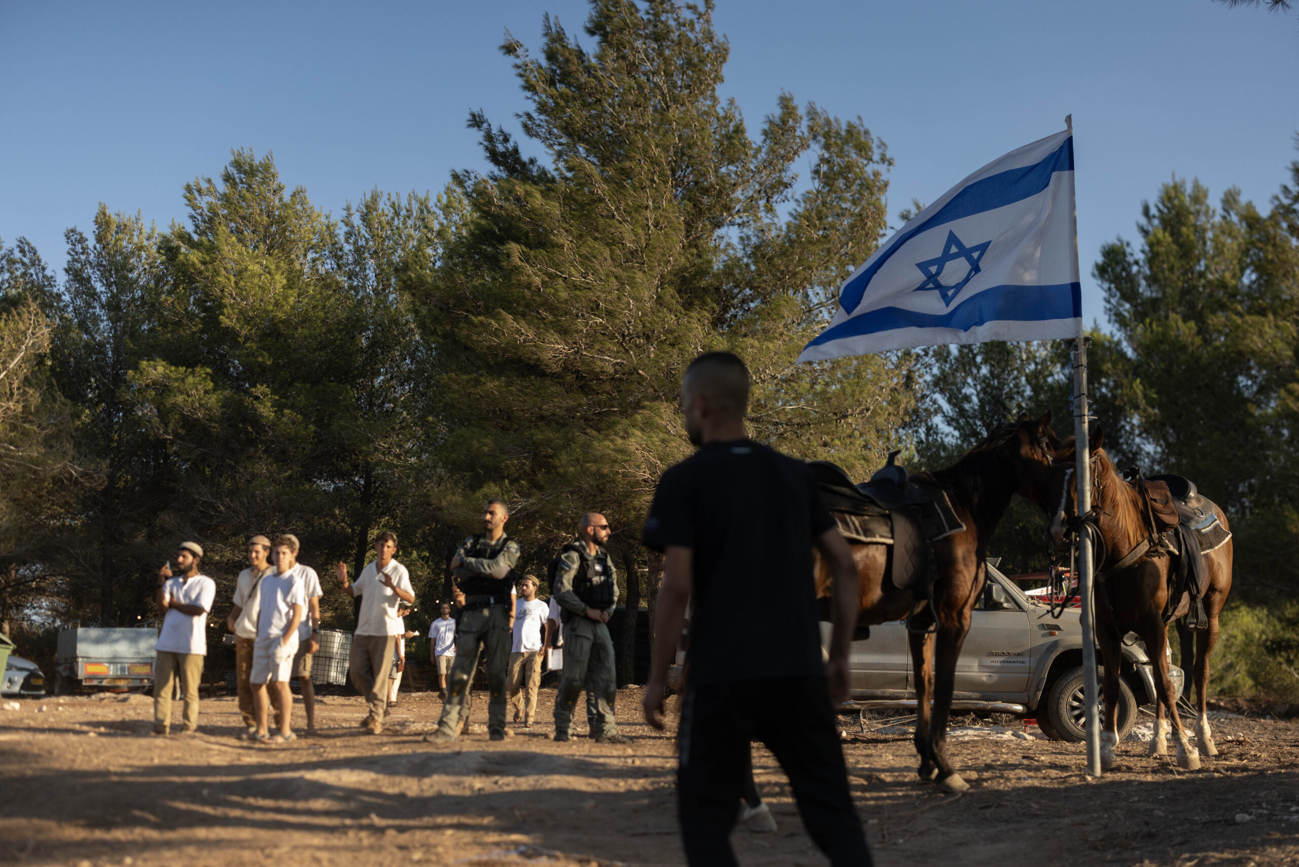 תושבי מג'ד אל-כרום מפגינים נוכחות סמוך למאחז חדש שהוקדם בצמוד לאדמתם, ב-13 בספטמבר 2026 (צילום: אורן זיו) תושבי מג'ד אל-כרום מפגינים נוכחות סמוך למאחז חדש שהוקדם בצמוד לאדמתם, ב-13 בספטמבר 2026 (צילום: אורן זיו)