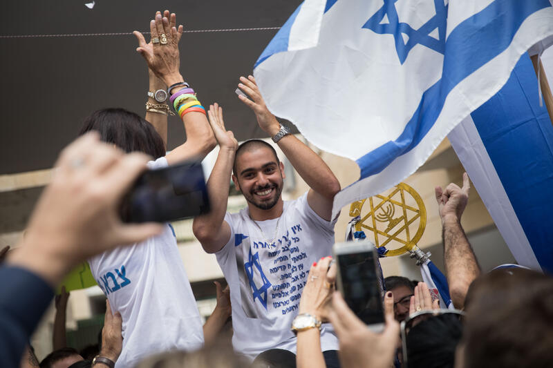 אמר שהיה חוזר על מה שעשה בחברון. אלאור אזריה עם שחרורו מהכלא הצבאי, 24 במרץ, 2016 (צילום: הדס פרוש / פלאש90)