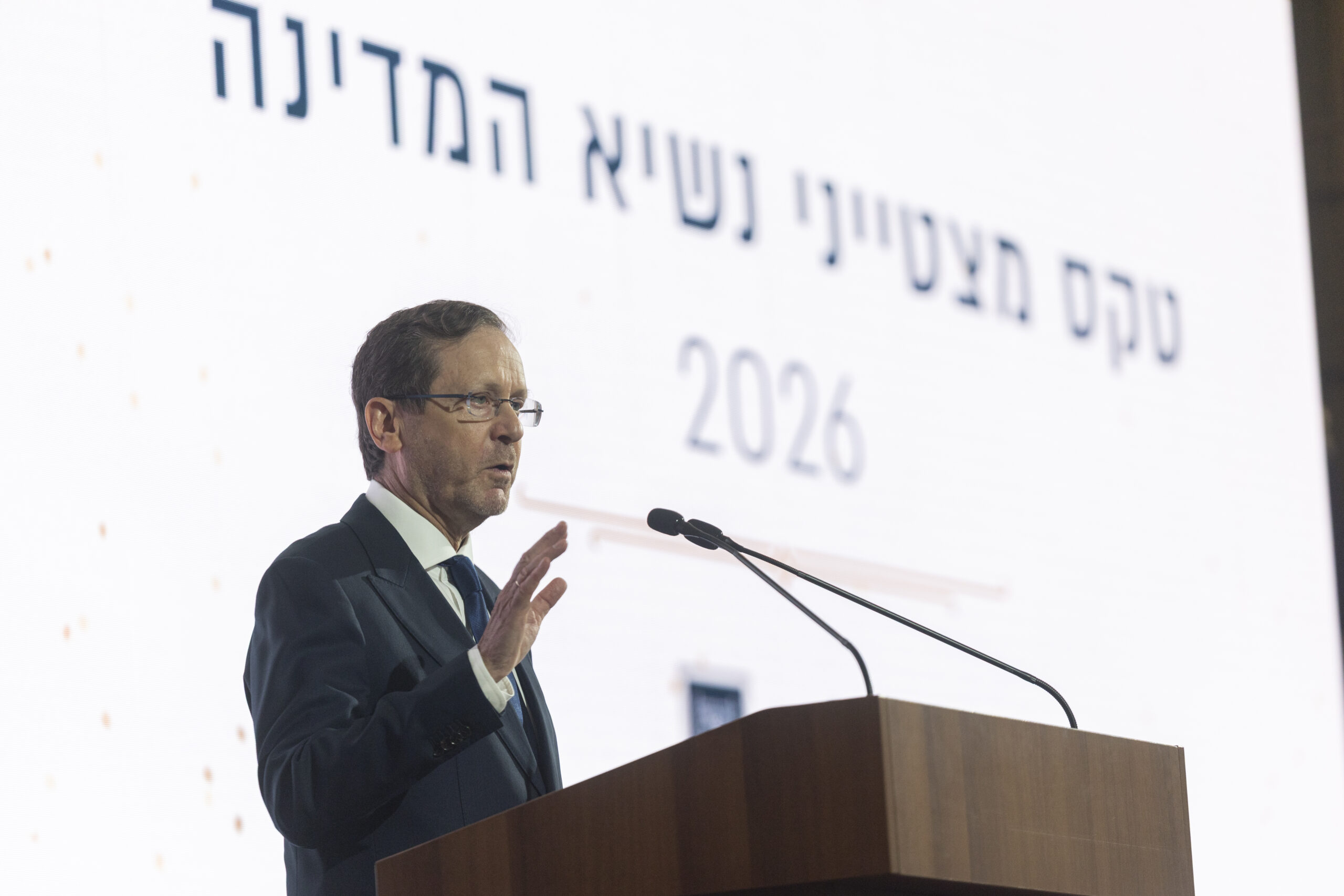 שומר על חלוקת העבודה בין החיילים בשטח ובין האליטה ששולחת אותם לשם. הנשיא יצחק הרצוג, 6 בספטמבר 2026 (צילום: יונתן זינדל / פלאש90)